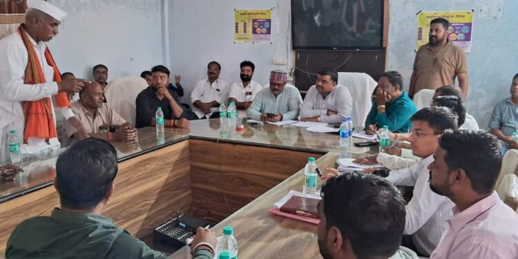 विधायक श्री पांडेय ने की जल जीवन मिशन के कार्यों की समीक्षा ठेकेदारों को कार्यों मे गति लानें की दी हिदायत