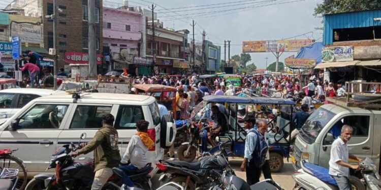 चांडक चौक में चक्का जाम प्रदर्शन से हजारों वाहन फंसे