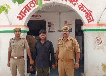 *थाना ठठिया पुलिस द्वारा डकैती मे वांछित चल रहे 25,000/- के इनामिया अभियुक्त को किया गया गिरफ्तार*