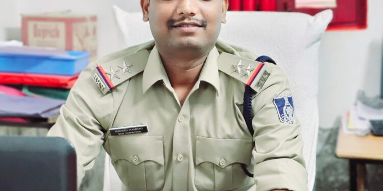 रंगनाथ नगर पुलिस की अवैध शराब विक्रय एवं अवैध शराब बैठाकर पिलाने वालों के ठिकाने पर दबिश देकर आबकारी के मामले पंजीबद्ध