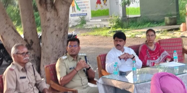शांति समिति की बैठक में छाया सीसीटीवी कैमरा का मुद्दा…! पहली बार शांति समिति की बैठक में शामिल हुए क्षेत्रीय विधायक घनश्याम चंद्रवंशी..!