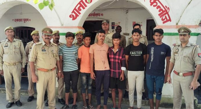 *थाना ठठिया पुलिस द्वारा छिनैती करने वाले 06 अभियुक्तगण को 24 घंटे के अंदर गिरफ्तार कर भेजा जेल।*