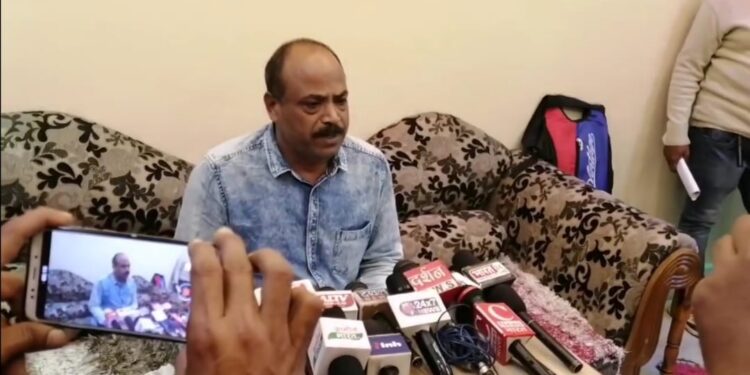 *समाजसेवी रिंकू रितेश चौरसिया ने शंकराचार्य अविमुक्तेश्वरानंद से किया प्रश्न* *हिंदू कुल में जन्म लिया सनातनी होने के नाते पूछने का पूर्ण अधिकार*