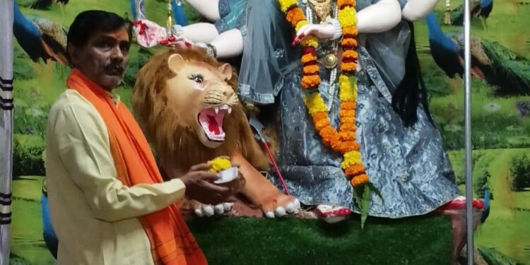 ग्रामीण अंचलों में भी नवरात्र की धूम,मां भगवती के दर्शन को उमड़ रही श्रद्धालुओं की भीड़: आचार्य पंडित प्रमोद मिश्रा