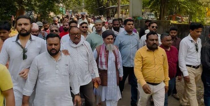 गुस्ताखे रसूल स.अ. यति नरसिम्हानंद के खिलाफ दर्ज हो देशद्रोह का मुक़दमा : मुस्लिम समाज पुलिस अधीक्षक के नाम सौपा ज्ञापन