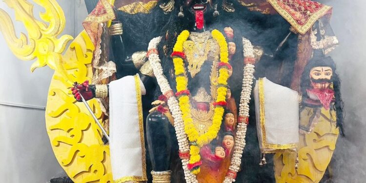 नवरात्र पर मां शारदा काली मंदिर में माता महाकाली की स्थापना का 30 वा वर्ष,22 वर्षों से जल रही अखंड ज्योत,श्रद्धालुओं की उमड़ रही भीड़…