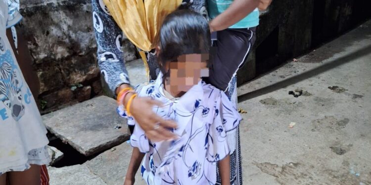 *माधवनगर पुलिस ने चुनरी यात्रा के दौरान भटकी बच्ची को सुरक्षित घर पहुँचाया*