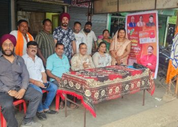 *डोंगरगढ-भाजपा के कार्यकर्ता शिविर लगाकर बना रहे हैं सदस्य*