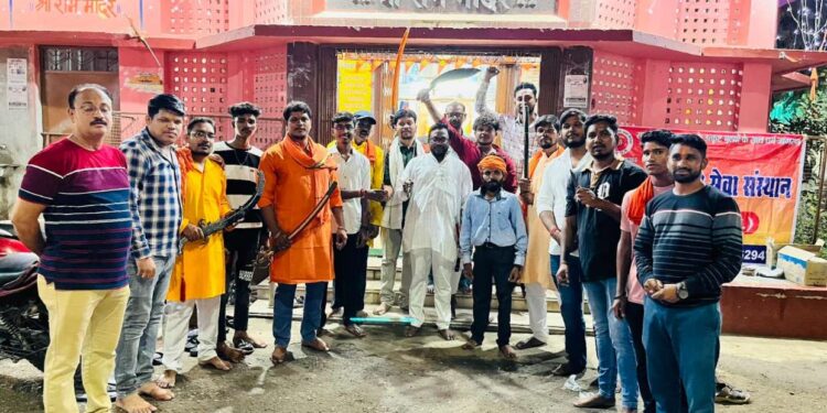 *डोंगरगढ़-विजयादशमी पर की गई शस्त्र पूजा*