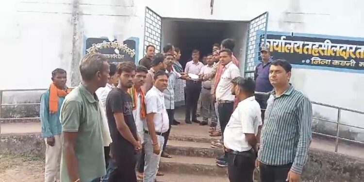 मृतकों का पोस्टमार्टम कराकर जिम्मेदारों को कठोर से कठोर कार्रवाई की जाने की मांग को लेकर सोपा ज्ञापन,,,
