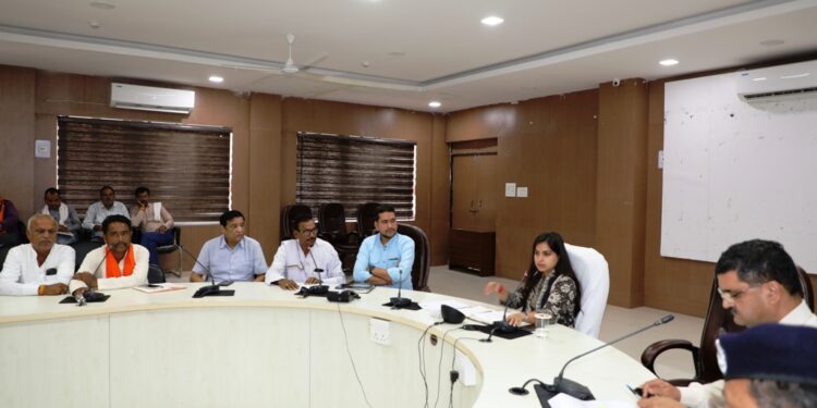 किसान संगठनों के साथ बैठक आयोजित,कई महत्वपूर्ण विषयों पर हुई चर्चा,किसानों को हर संभव सहायता उपलब्ध कराने के लिए प्रशासन पूर्ण रूप से प्रतिबद्ध है,नहर विभाग सिंचाई की व्यवस्था सुचारू रखें,कृषि विभाग अतिवृष्टि से प्रभावित फसलों का सर्वे करवाए : कलेक्टर सोनिया मीना