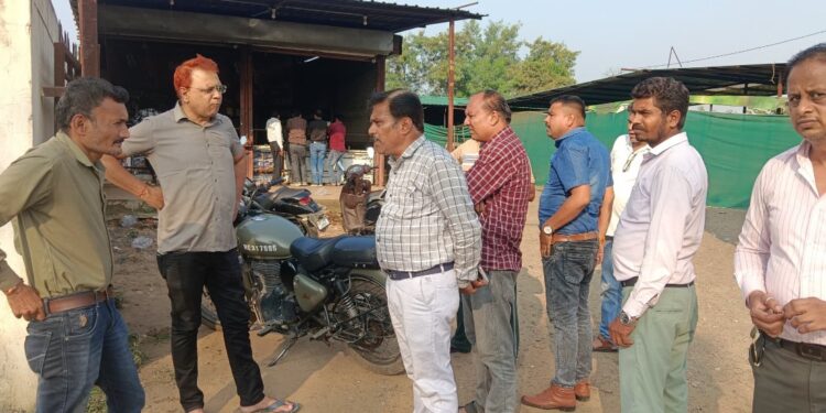 नगर पालिका ने शराब दुकान संचालक पर गंदगी फैलाने पर किया 5 हजार का जुर्माना, मिला कचरे का अंबार,स्वच्छता सर्वेक्षण अभियान के तहत दुकान संचालक को बार-बार दी गई समझाइश: प्रभारी सीएमओ