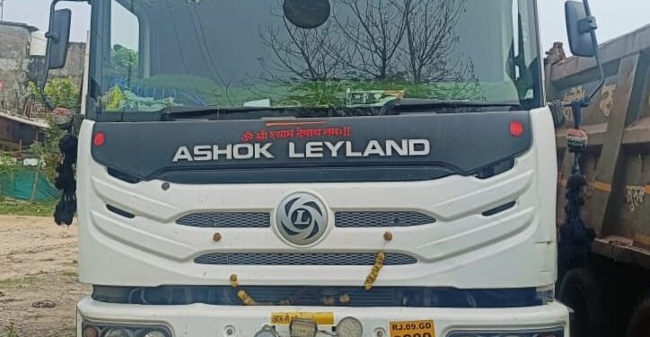 *खनिज के अवैध परिवहन में शामिल डंपर और ट्रैक्टर जब्त*