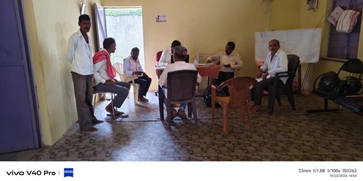 *हल्का पटवारी ,सचिव,और सरपंच ने सुनी समस्याएं*