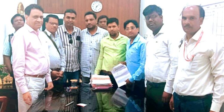 *मीडिया संघटन ने छिंदवाड़ा अपर कलेक्टर से की चर्चा* *पत्रकार राजकुमार उर्फ लल्ली सोनी की संदिग्ध परिस्थितियों हुई मौत की होगी उचित जांच*