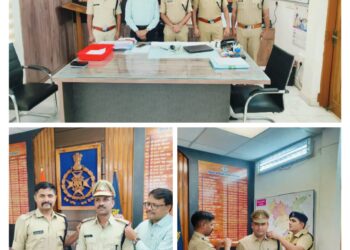 *कार्यवाहक उच्च पदों पर पदोन्नत हुए अधिकारियों को पुलिस अधीक्षक ने लगाए स्टार पदोन्नति पर पुलिस अधिकारियों ने दी बधाई*