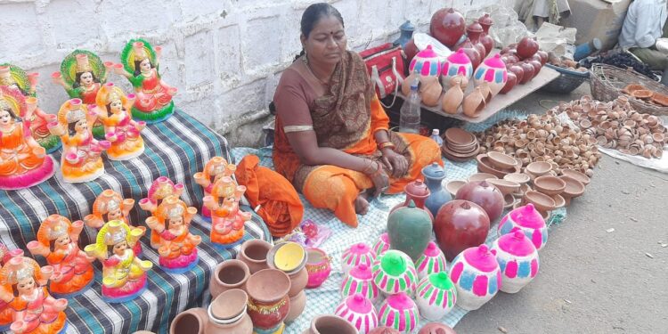 *जिले में ‘वोकल फॉर लोकल’ का असर : बाजार में छाए स्थानीय उत्पाद*