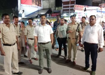 *दीपावली त्यौहार के मद्देनजर डोंगरगढ पुलिस के द्वारा शहर में की गई पैदल पेट्रोलिंग*