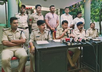 पूर्व भाजपा जिला अध्यक्ष नरेंद्र सिंह बेस के यहा हुई चोरी के मामले में…  कालापीपल पुलिस की सक्रिय भूमिका रवि भंडारी,तेज प्रकाश बोहरे विवेक गोस्वामी व वेद प्रकाश परमार…!