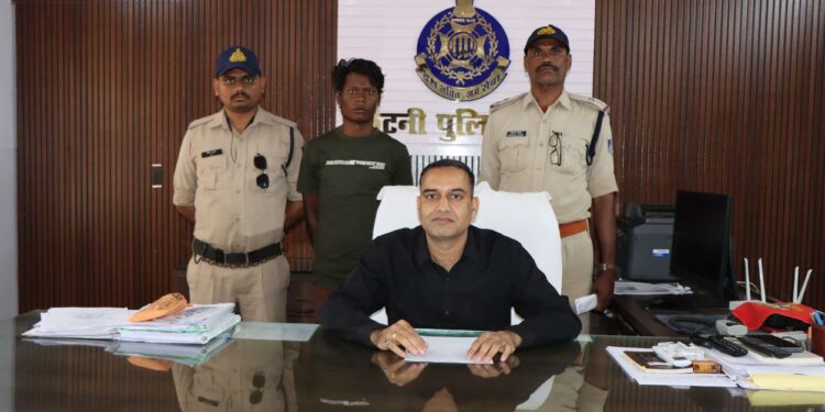 मेडीकल अस्पताल जबलपुर से पुलिस अभिरक्षा से फरार आरोपी थाना स्लीमनाबाद पुलिस की गिरफ्त मे आईऐ सुनते है*