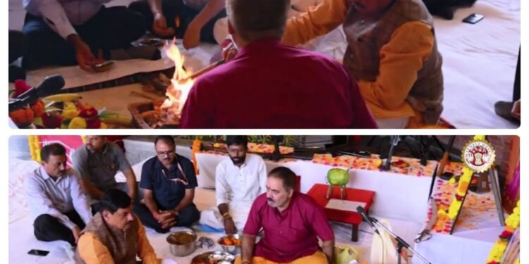 मुख्यमंत्री डॉक्टर मोहन यादव ने विजयदशमी पर्व के अवसर पर खरगोन जिले के महेश्वर और इंदौर में किया शस्त्र पूजन VIDEO