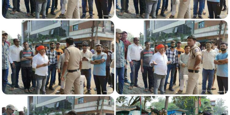 *जनजागरण मां दुर्गा उत्सव समिति झण्डाचौक, द्वारा एक होडिंग लगाई गई थी जिसे असामाजिक तत्व द्वारा फाड़ दिया*