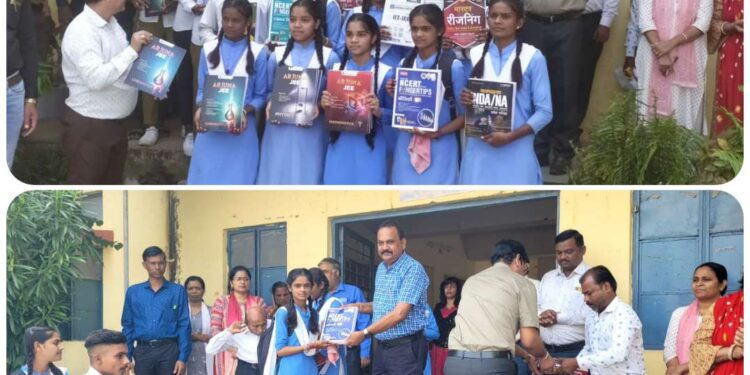 जिला आबकारी अधिकारी अरविंद सागर ने किया शा.उ.मा. विद्यालय जमानी का आकस्मिक निरीक्षण,गणित एवं विज्ञान संकाय की महत्‍वपूर्ण पुस्‍तक की भेंट…