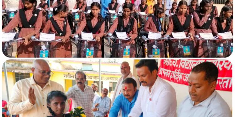 88 छात्राओं को विधायक ने बांटी साईकिलें,छात्राओं के खिले चेहरे  उमरियापान के कन्या स्कूल में हुआ आयोजन,जनप्रतिनिधियों के अलावा शिक्षकों की रही उपस्थिति