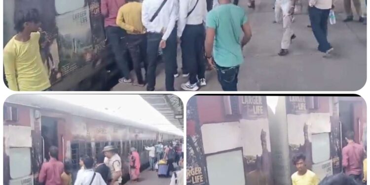 त्यौहारी सीजन को देखते हुये मंडल के विभिन्न स्टेशनों रेल यात्रियों की सुविधाओं,भीड़ नियंत्रित करने ,सुचारु यातायात हेतू विशेष प्रबंध किये