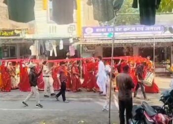 कालापीपल नगर में पहली बार 101 मीटर लम्बी विशाल चुनर यात्रा निकली…!