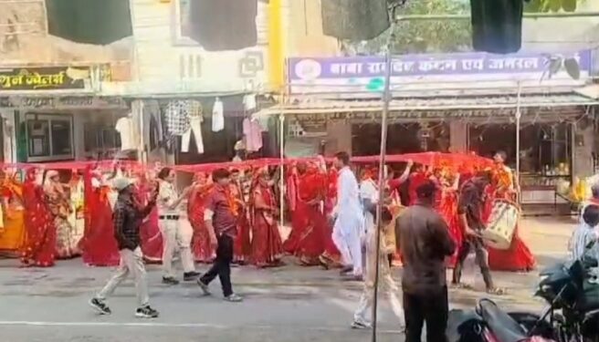 कालापीपल नगर में पहली बार 101 मीटर लम्बी विशाल चुनर यात्रा निकली…!