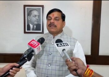 दीपावली के इस पावन अवसर पर, मैं मध्य प्रदेश सरकार के सभी कर्मचारियों को हृदय से बधाई और शुभकामनाएं देता हूं। आपको यह बताते हुए मुझे प्रसन्नता हो रही है कि हमने डियरनेस अलाउंस (DA) में 4% की बढ़ोतरी का निर्णय लिया है, जिससे वर्तमान देय DA 46% से बढ़कर 50% हो जाएगा
