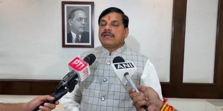 दीपावली के इस पावन अवसर पर, मैं मध्य प्रदेश सरकार के सभी कर्मचारियों को हृदय से बधाई और शुभकामनाएं देता हूं। आपको यह बताते हुए मुझे प्रसन्नता हो रही है कि हमने डियरनेस अलाउंस (DA) में 4% की बढ़ोतरी का निर्णय लिया है, जिससे वर्तमान देय DA 46% से बढ़कर 50% हो जाएगा