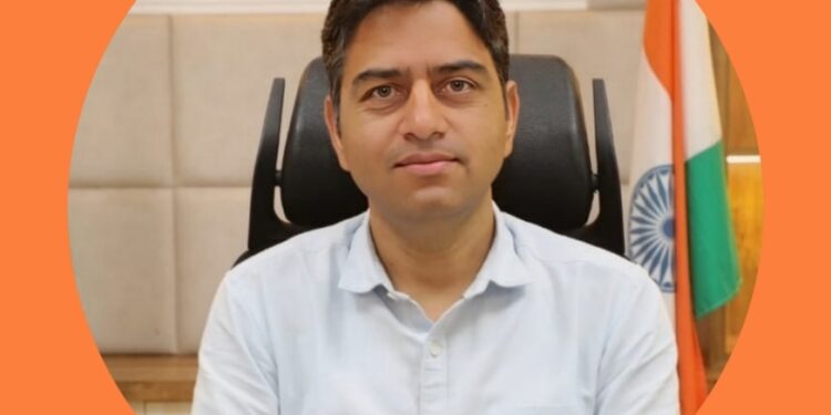 कलेक्टर श्री यादव ने जिला अधिकारियों को दिए निर्देश