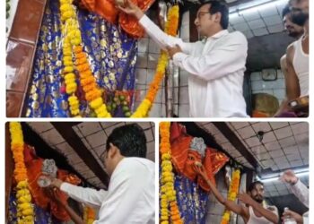 कलेक्टर नीरज कुमार सिंह ने माता को मदिरा की धार चढ़ा कर आरती पूजन किया। देखिए VIDEO