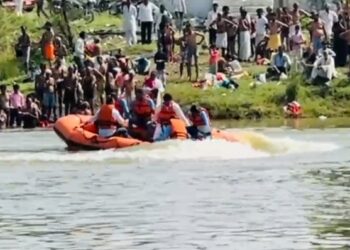 ब्रेकिंग न्युज..कालापीपल(शाजापुर)  पार्वती नदी में डूबे 5 लोग,3 को बचाया गया  2 युवक लापता,पुलिस मौके पर पहुंची  पितृ मोक्ष अमावस्या पर स्नान करने के लिए पहुंच हजारों श्रद्धालु VIDEO