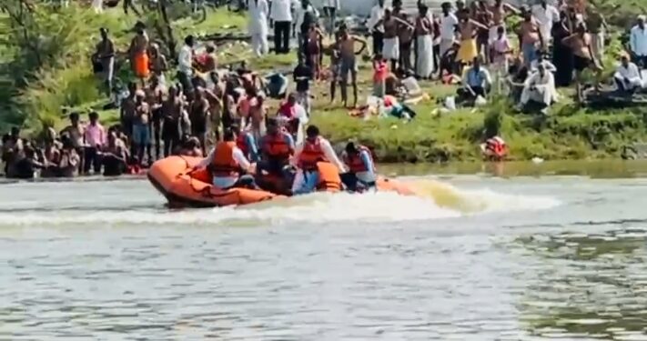 ब्रेकिंग न्युज..कालापीपल(शाजापुर)  पार्वती नदी में डूबे 5 लोग,3 को बचाया गया  2 युवक लापता,पुलिस मौके पर पहुंची  पितृ मोक्ष अमावस्या पर स्नान करने के लिए पहुंच हजारों श्रद्धालु VIDEO