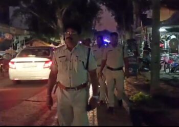 रीठी पुलिस ने निकाला फ्लैग मार्च,,