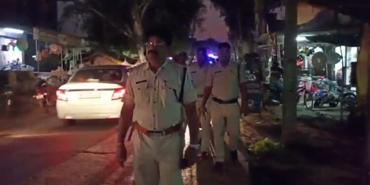 रीठी पुलिस ने निकाला फ्लैग मार्च,,