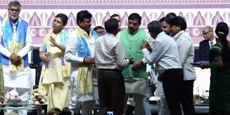 मुख्यमंत्री डॉ. मोहन यादव की गरिमामयी उपस्थिति में आज रीवा में आयोजित रीजनल इंडस्ट्री कॉन्क्लेव के अवसर पर
