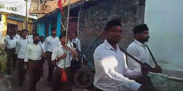 सिलौंडी में हुआ पथ संचलन