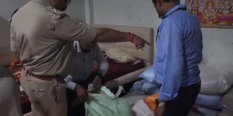 बासौदा में संघन जांच पड़ताल में एक घर में 150 क्विंटल से अधिक मावा, पनीर एवं अन्य दुग्ध सामग्री पाई गईं है। देखें VIDEO