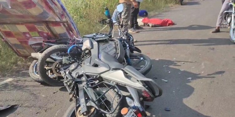 *सड़क घटना में एक की मौत,बाकी सब घायल , डायल100 की भी लापरवाही आई सामने समय रहते नहीं मिली सेवा समय रहते नहीं पंहुची एम्बुलेंस*