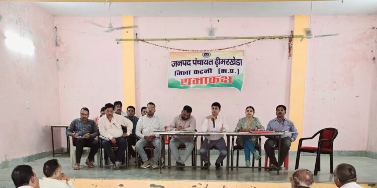 जनपद पंचायत सीईओ श्री कोरी ने विभागीय योजनाओं की समीक्षा कर प्रगति लाने दिए जरूरी निर्देश