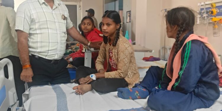 विजयराघवगढ़ के कस्तूरबा गांधी बालिका छात्रावास की सभी छात्राएं हुई स्वस्थ  कलेक्टर श्री यादव ने लिया त्वरित संज्ञान छात्राओं को मिला समय पर उपचार, सभी की सिवलि अस्पताल से हुई छुट्टी