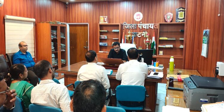 खरीफ एवं रबी कार्यक्रमों के प्रभावी क्रियान्वयन एवं 11 नवंबर को आयोजित होने वाली संभाग स्तरीय बैठक के संबंध में प्रभारी कलेक्टर शिशिर गेमावत ने संबद्ध विभागों की समीक्षा कर दिए निर्देश।