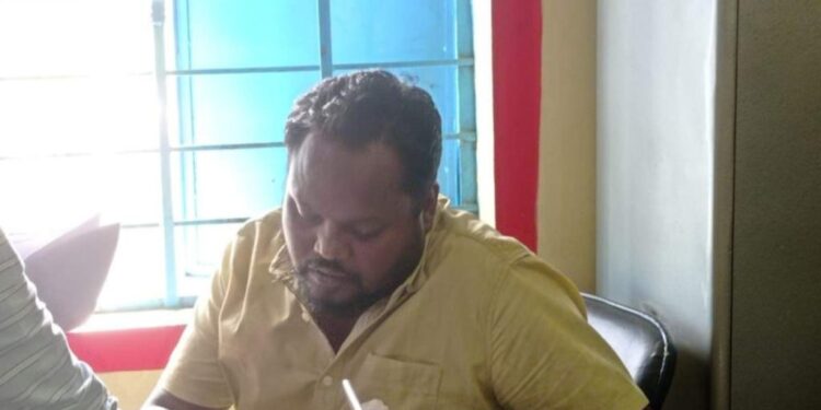 सीमांकन करने के बदले मांगे थे 15 हजार रुपएघूस लेते रंगे हाथ पकड़ाया पटवारी