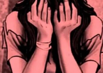 लवर ने दोस्तों के हवाले कर दी GF, 15 युवकों के खिलाफ गैगरेप की FIR दर्ज हुई