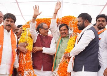 संकल्प अटल प्रचण्ड बहुमत से फिर खिलेगा कमल