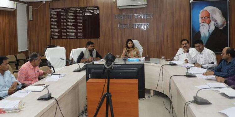 लखुन्दर एवं चीलर जलाशय में 10-10 फिट पानी पेयजल के लिए आरक्षित रहेगा जिला जल उपयोगिता समिति की बैठक संपन्न